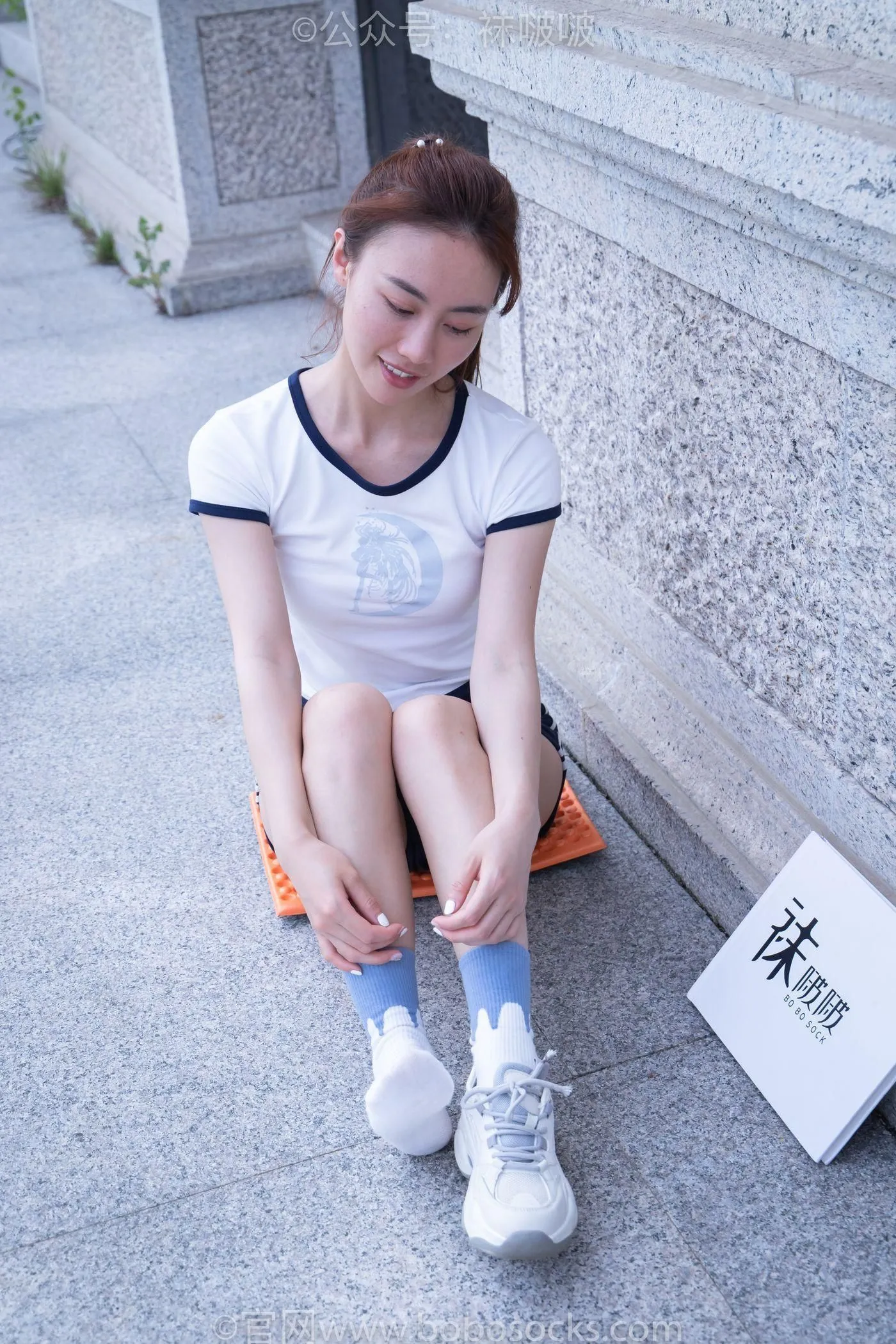 [BoBoSocks袜啵啵]NO.028 小米-运动鞋、白棉袜、裸足 [133P]插图2